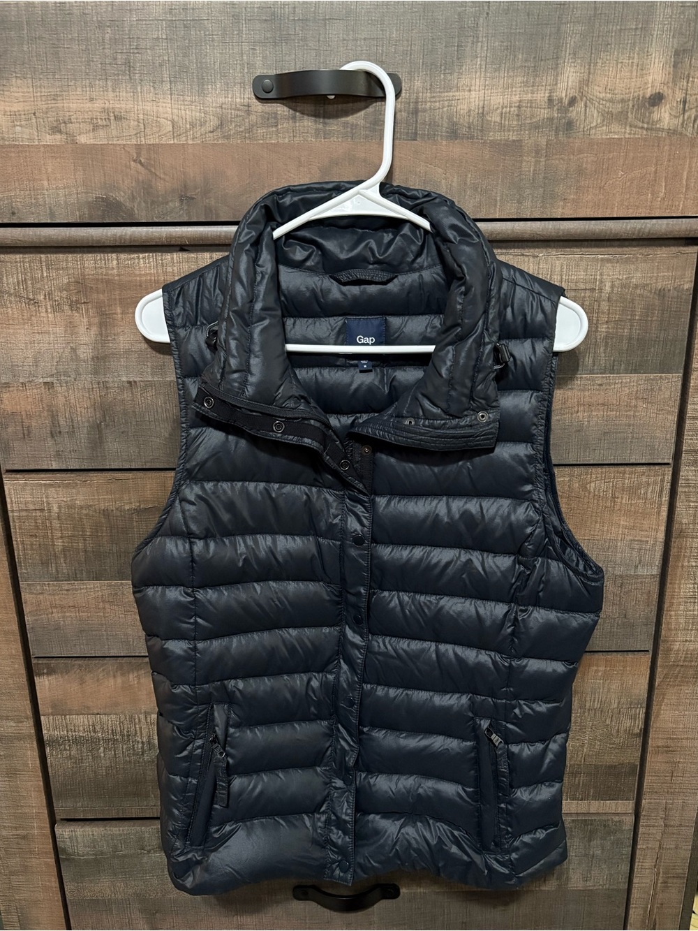 GAP Women’s Black Packable Puffer Vest